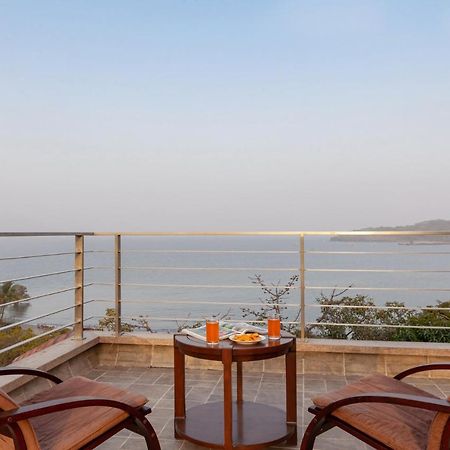 The Blue Horizon By Stayvista - Featuring A Beach-View Villa With A Swimming Pool, Indoor Games, And A Relaxing Balcony Alībāg Ngoại thất bức ảnh