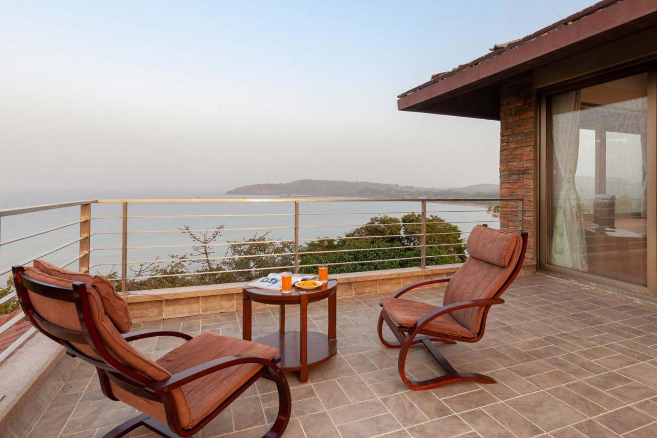 The Blue Horizon By Stayvista - Featuring A Beach-View Villa With A Swimming Pool, Indoor Games, And A Relaxing Balcony Alībāg Ngoại thất bức ảnh